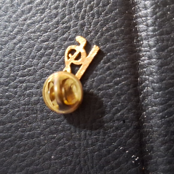 Cross with Music Note Pin - Picture 3 of 4